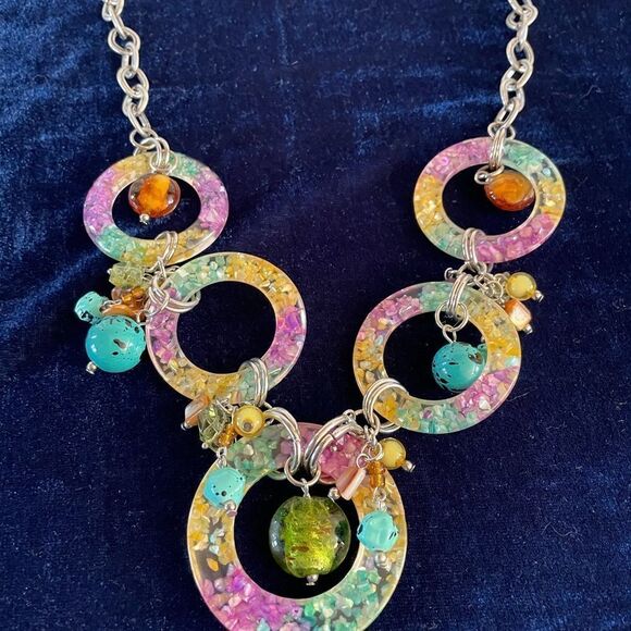 Sturdy colorful spring necklace - Picture 2 of 16
